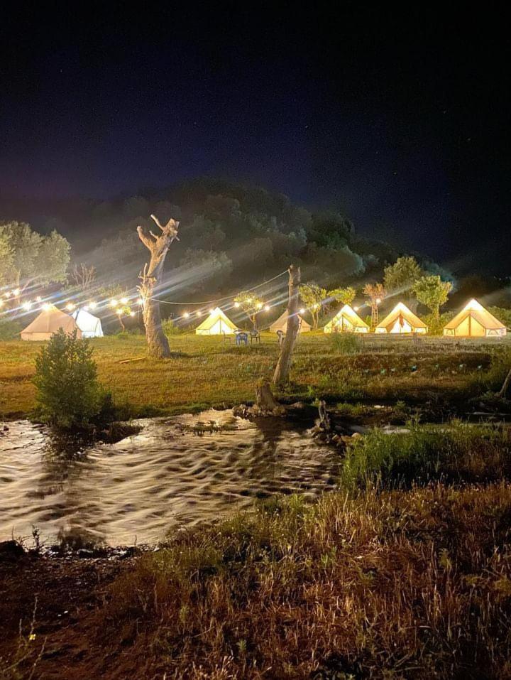 Riverside Bunec Camping Hotell Piqeras Eksteriør bilde